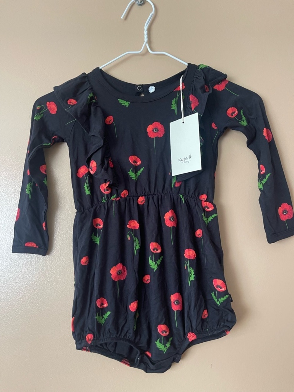 Kyte BABY Black Long-Sleeve Bamboo Romper with Red Poppy Print 3T New